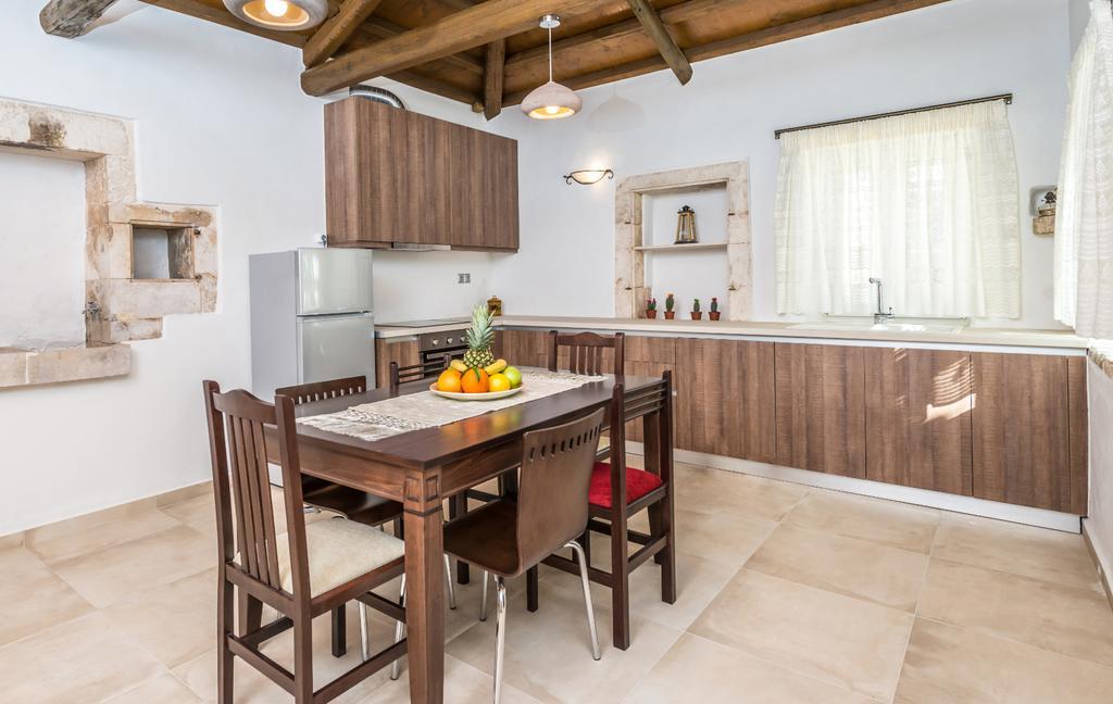 Villa Callisto- Elegant Restored Villa With Pool Yírion Exterior foto